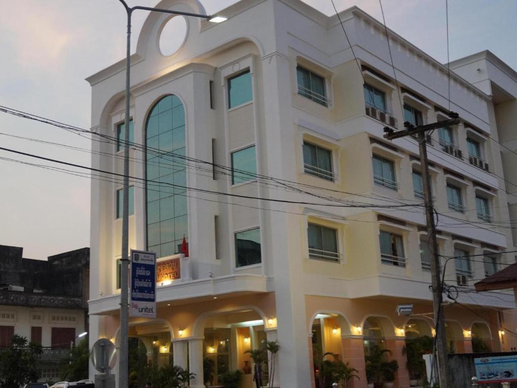 Seng Aroun Hotel Паксе Экстерьер фото