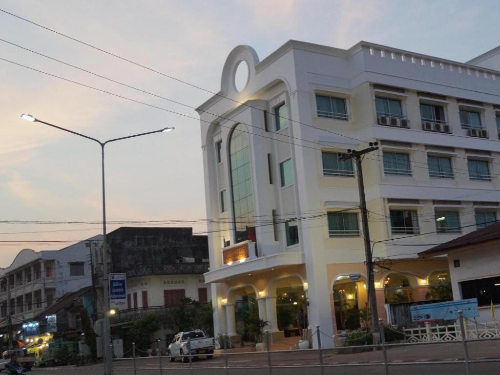 Seng Aroun Hotel Паксе Экстерьер фото