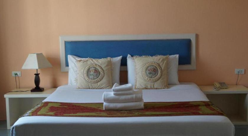 Seng Aroun Hotel Паксе Экстерьер фото